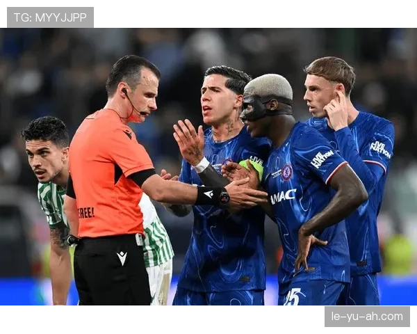 切尔西主帅执教稳定性受到质疑，球队表现波动已对赛季走势形成制约